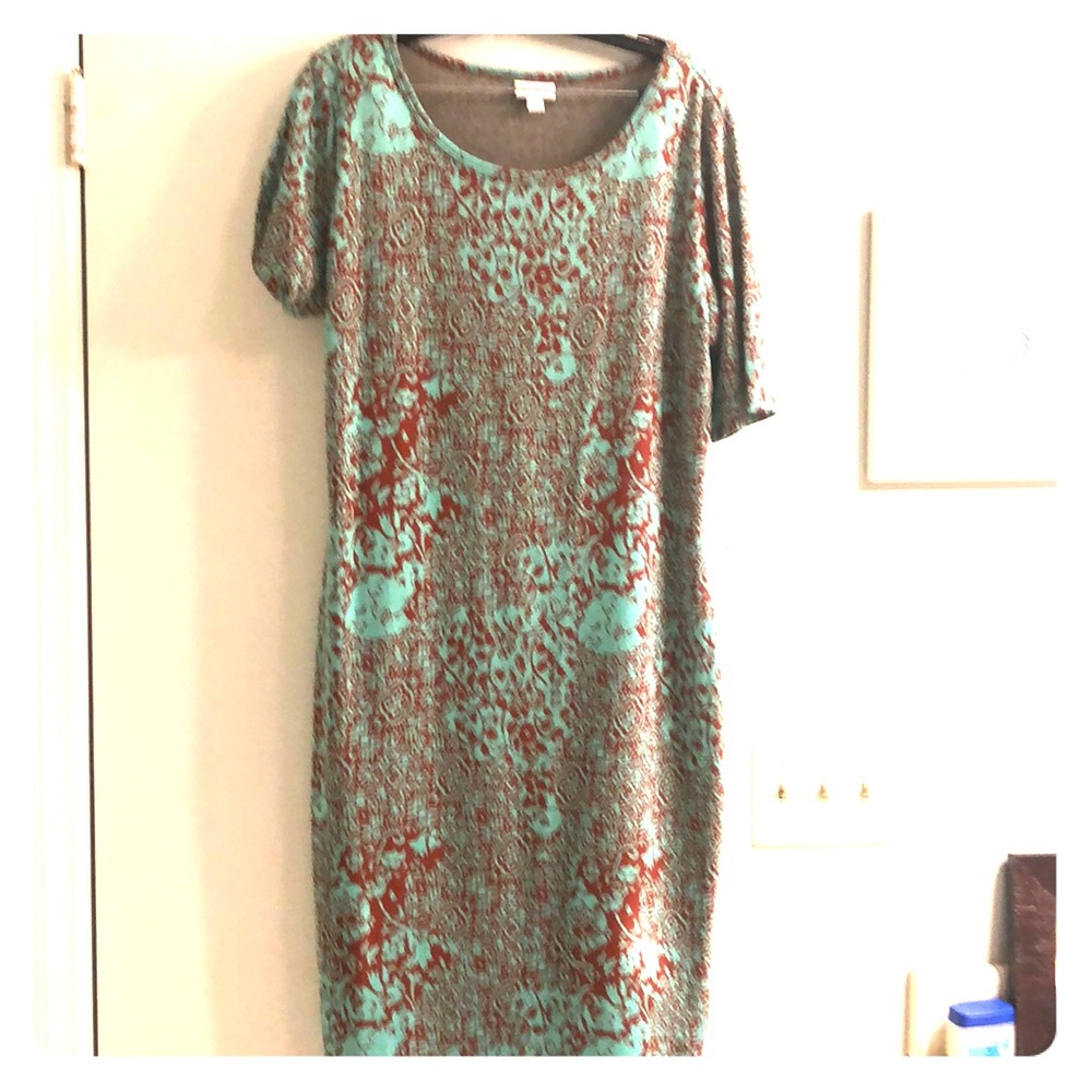 Lularoe Julie 2xl fits like a 14size.